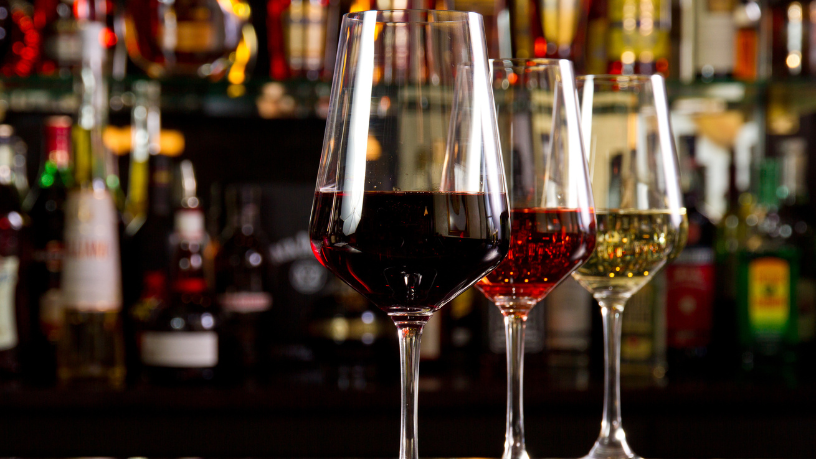 Entre memória e tradição, o vinho representa encontros e histórias compartilhadas ao longo do tempo. Vitor Barreto Moreira destaca como essas experiências fortalecem vínculos e cultura.